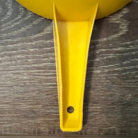 Vintage Tupperware Colander with Double Pour Spout - Picture 7 of 7